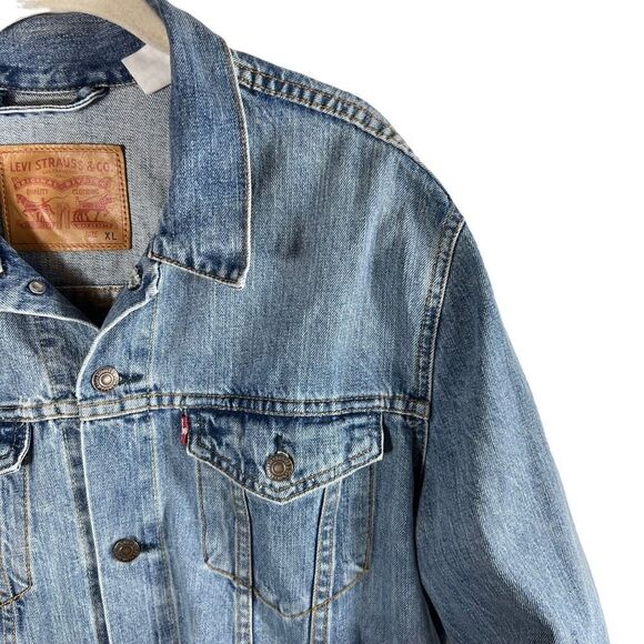 Levi’s Blue Wash Trucker Denim Jacket - Picture 5 of 8